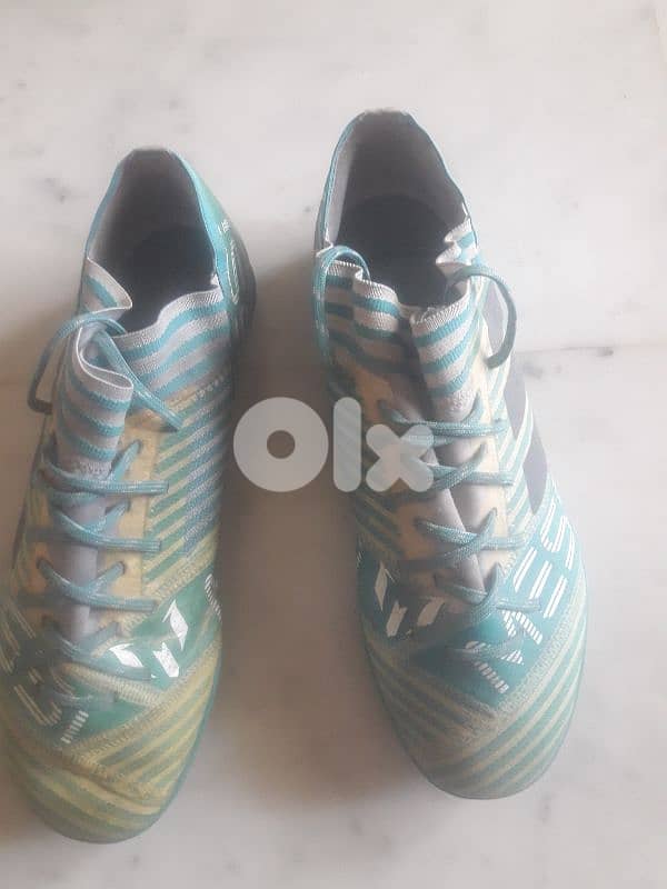 شروة اكثر من ٨٠ قطعة تياب واحذية مستعملة 9