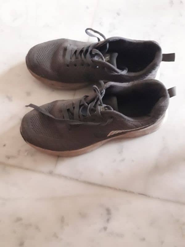 شروة اكثر من ٨٠ قطعة تياب واحذية مستعملة 11