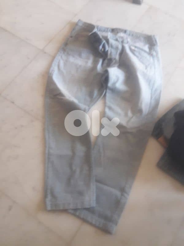 شروة اكثر من ٨٠ قطعة تياب واحذية مستعملة 15