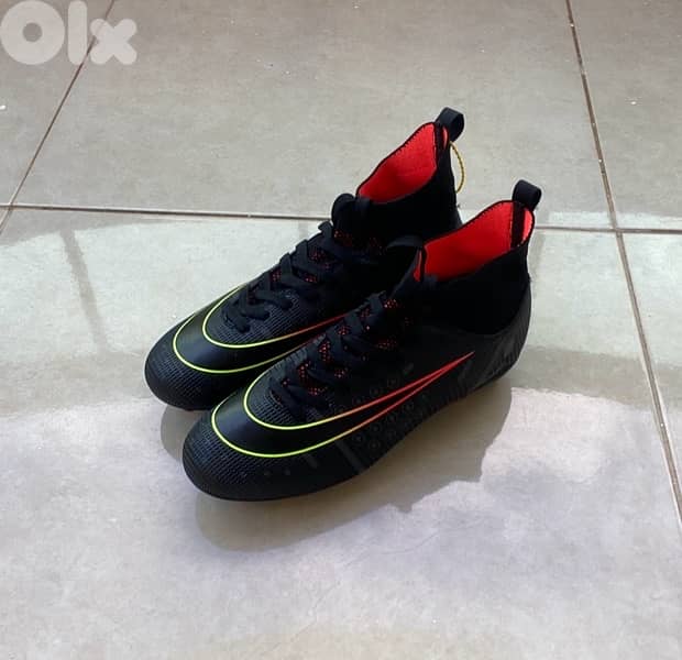 Don’t miss out! Football shoes best quality size 42 3