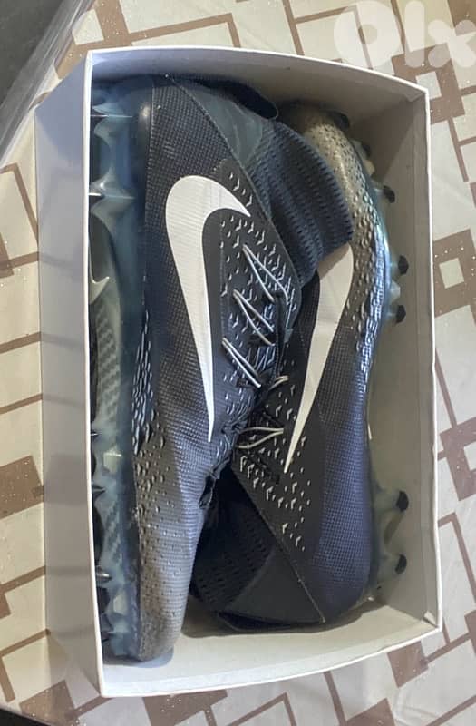 Limited piece! Cheap & High Quality Football shoes of size 44.5 1