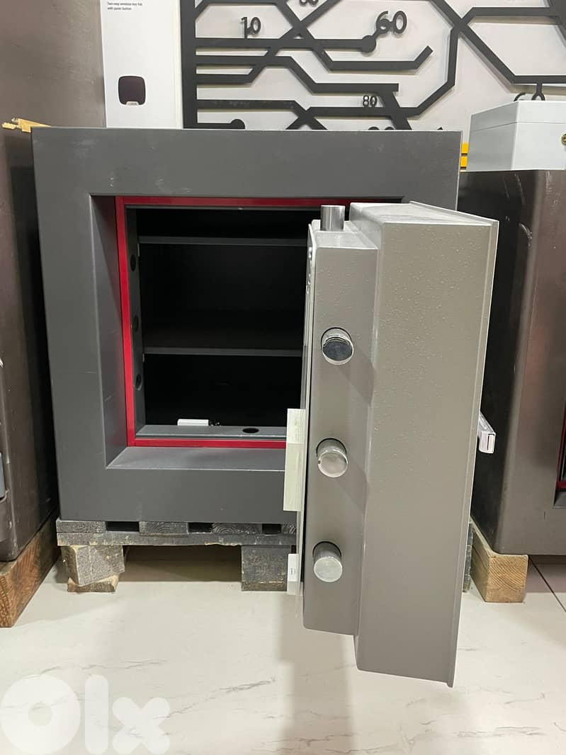 Robberechts High security safe 1