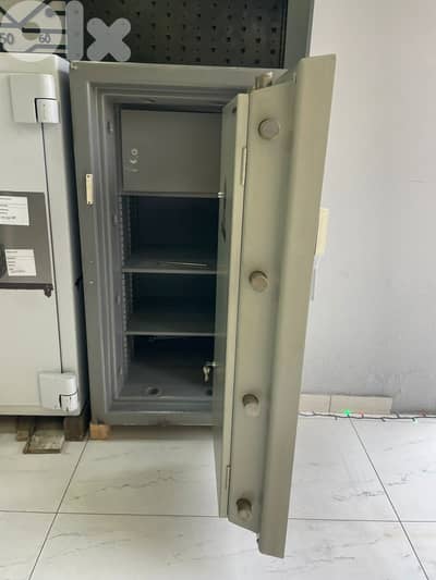 Chubb bankers isolator high security safe ,خزنة