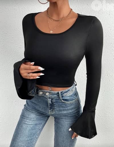 Black Scoop-Neck Flare Sleeve Crop Top
