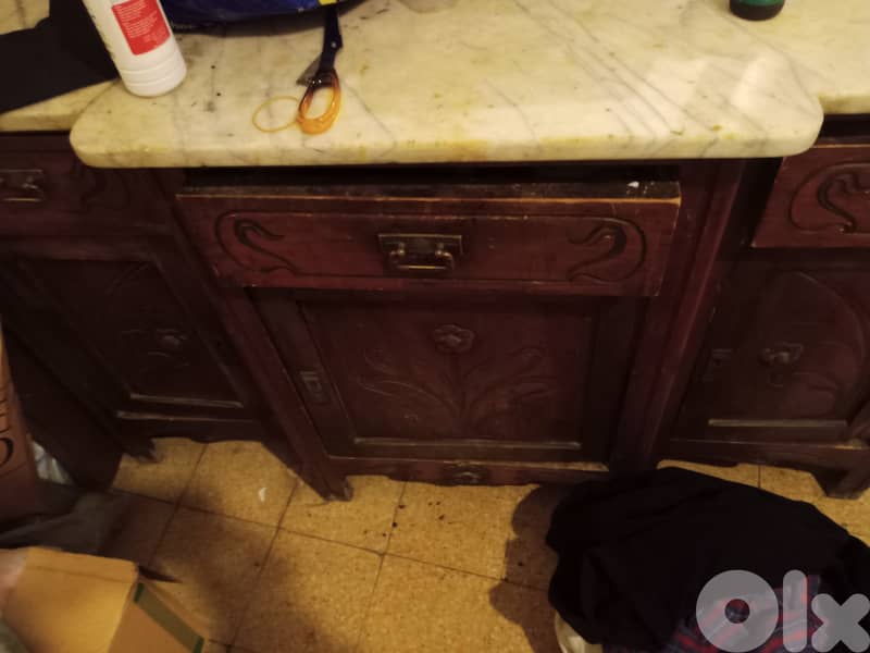 Vintage Victoria Queen Style coiffeuse 1