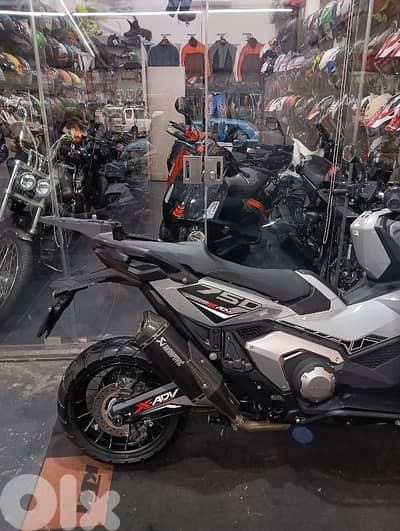 Xadv 750cc like new 6000klm 2022 Akrapovic full system