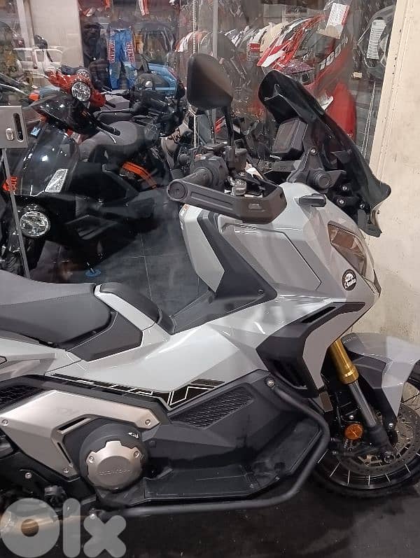 Xadv 750cc like new 6000klm 2022 Akrapovic full system 2