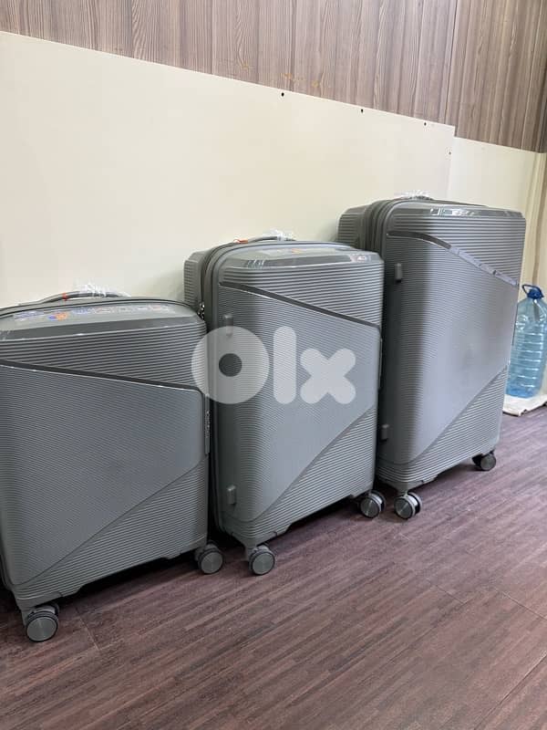 شنط سفر للبيع سعر ممتاز 1