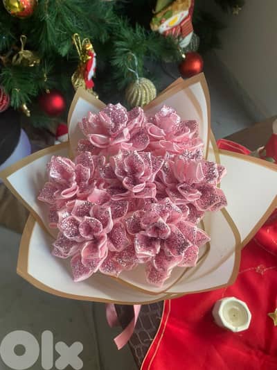 Bouquet artificial 7 roses pink with glitterwrapped white white & Gold