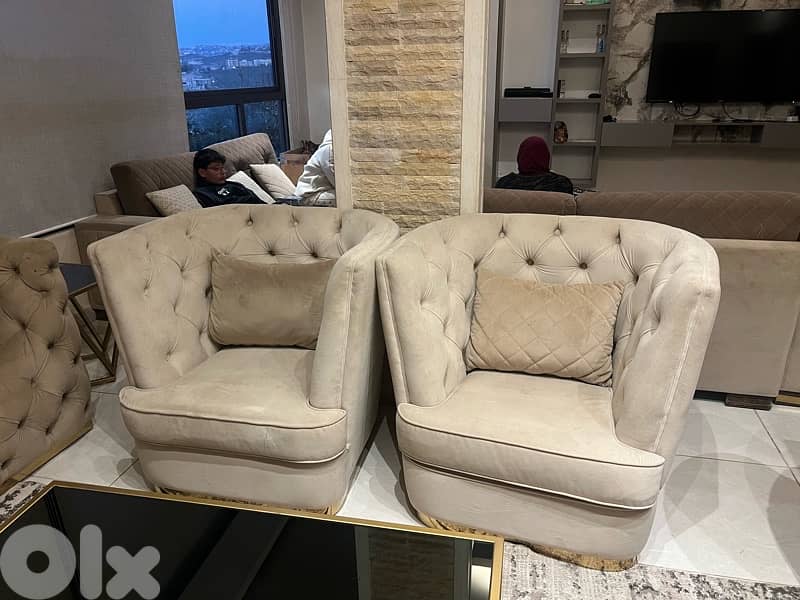 صالون بحالة ممتازة 1