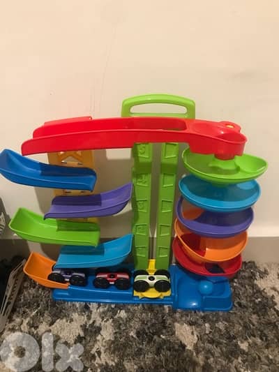 لعبة سيارات وطابات توازن وتدوير