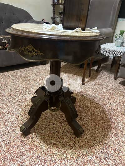 antique table 250$