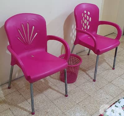 كرسي زهري عدد ٢ مع تكاية عدد ٢ و سلة  نضيف  مرتبة  بيروت ٢٠ $ ٠٣٧٢٣٨٩٥