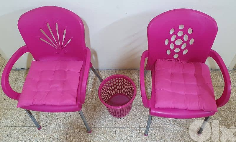 كرسي زهري عدد ٢ مع تكاية عدد ٢ و سلة  نضيف  مرتبة  بيروت ٢٠ $ ٠٣٧٢٣٨٩٥ 1