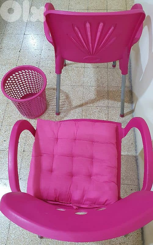 كرسي زهري عدد ٢ مع تكاية عدد ٢ و سلة  نضيف  مرتبة  بيروت ٢٠ $ ٠٣٧٢٣٨٩٥ 2