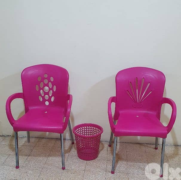كرسي زهري عدد ٢ مع تكاية عدد ٢ و سلة  نضيف  مرتبة  بيروت ٢٠ $ ٠٣٧٢٣٨٩٥ 7