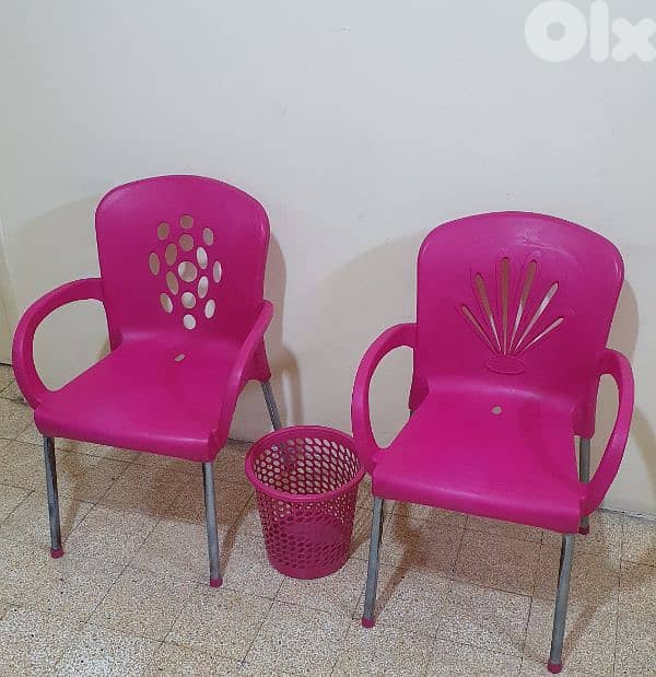 كرسي زهري عدد ٢ مع تكاية عدد ٢ و سلة  نضيف  مرتبة  بيروت ٢٠ $ ٠٣٧٢٣٨٩٥ 8