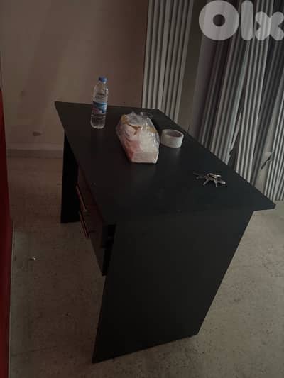 مكتب بعدو سوبر نضيف