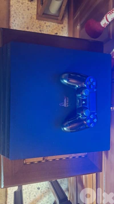ps4 pro 1 controller +(power cable and hdmi cable)