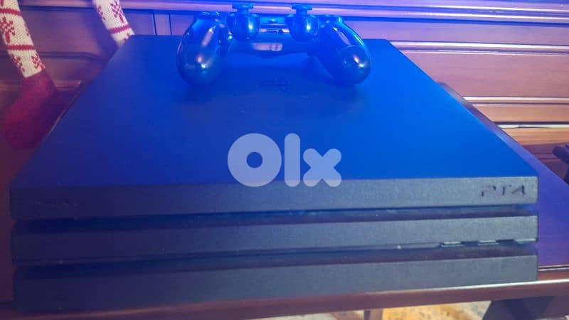 ps4 pro 1 controller +(power cable and hdmi cable) 1