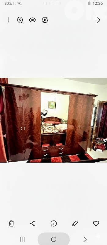 غرفة نوم مرتبة شبه جديدة