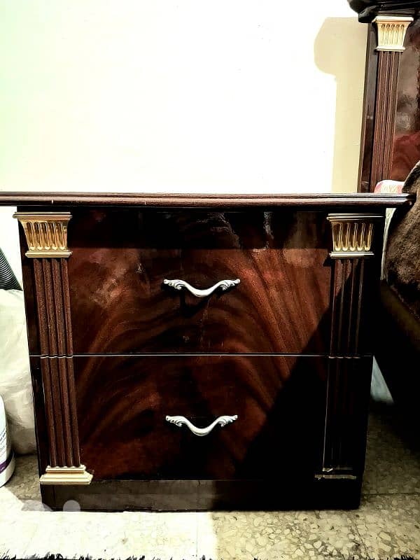 غرفة نوم مرتبة شبه جديدة 1