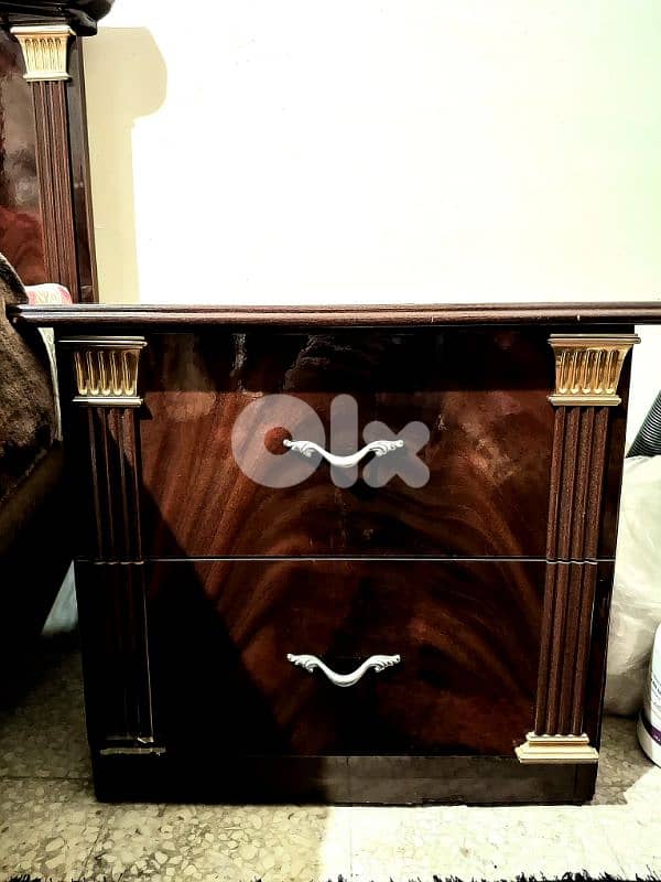 غرفة نوم مرتبة شبه جديدة 2