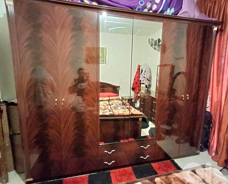 غرفة نوم مرتبة شبه جديدة 5