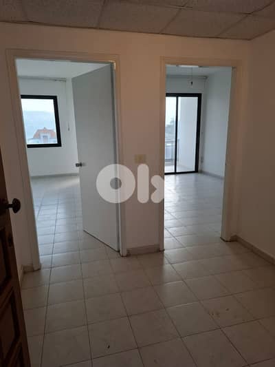 FULLY RENOVATED ONE-BEDROOM APARTMENT