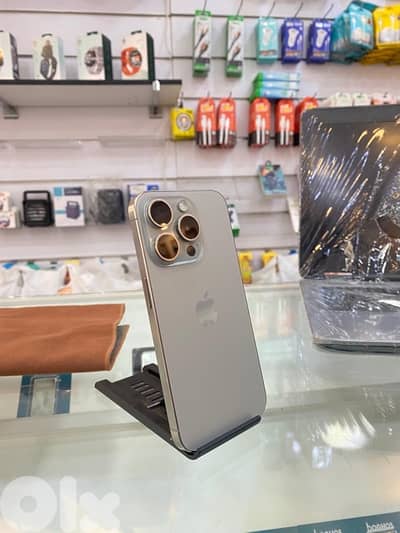 iphone 15 pro titanium