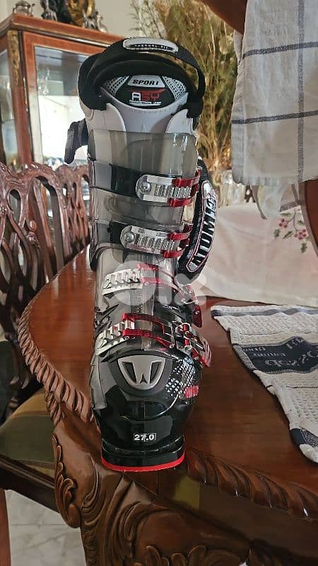 ski shoes. mint condition used 3 times. 1