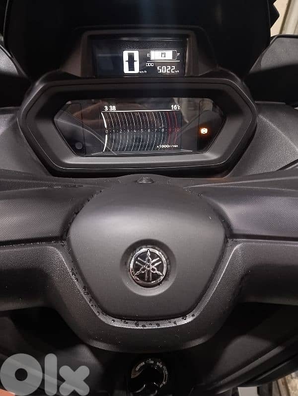 Yamaha Xmax 300cc Company source like new 5000klm full accessories 1
