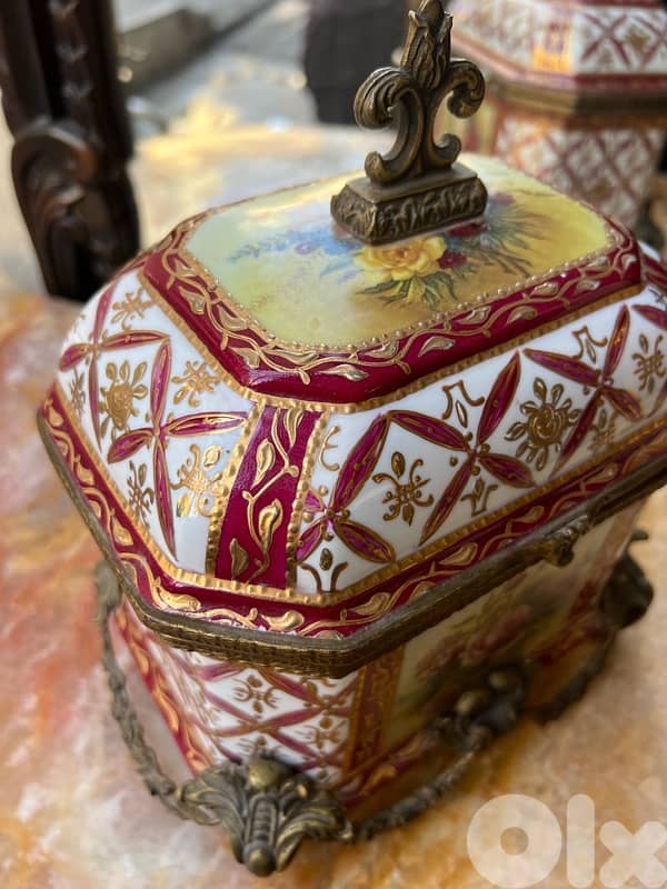 Frensh box sevres antiques hand-painted flowers صندوق ساڤر فرنسي روعة 1