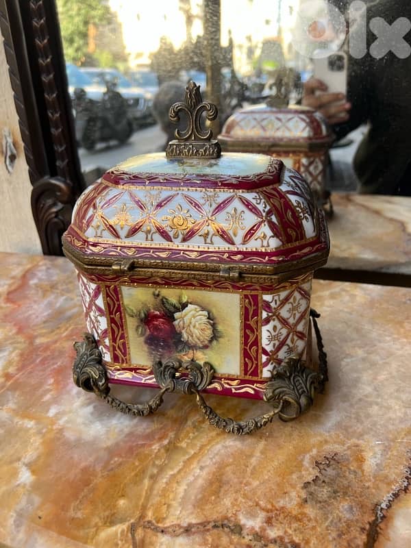 Frensh box sevres antiques hand-painted flowers صندوق ساڤر فرنسي روعة 3