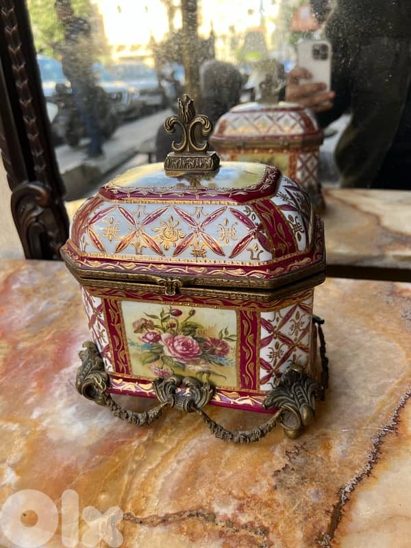 Frensh box sevres antiques hand-painted flowers صندوق ساڤر فرنسي روعة 5