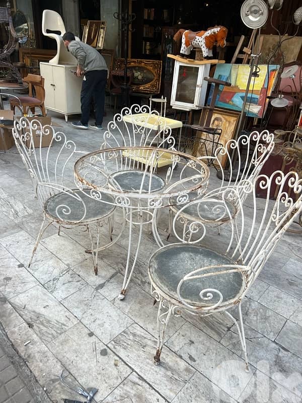 طاولة حديد فرفورجية مع ٤ كراسي موديل مميز روعة 1