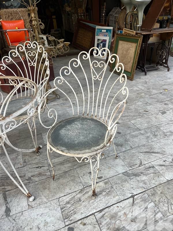 طاولة حديد فرفورجية مع ٤ كراسي موديل مميز روعة 2