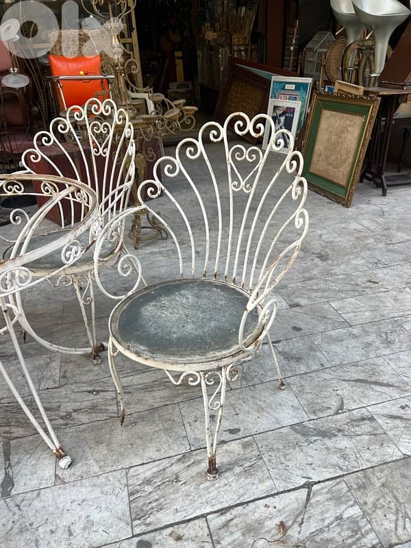 طاولة حديد فرفورجية مع ٤ كراسي موديل مميز روعة 3