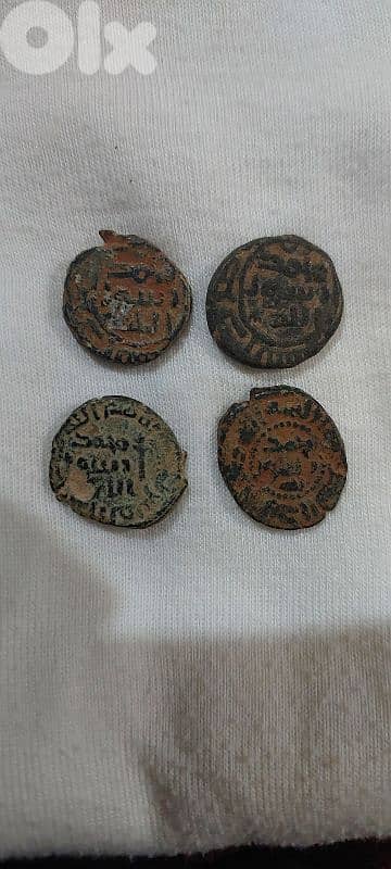 مجموعة من اربعة عملات قديمة فلوس برونز اموية و عباسية عمرها ١٣٠٠ عام 1