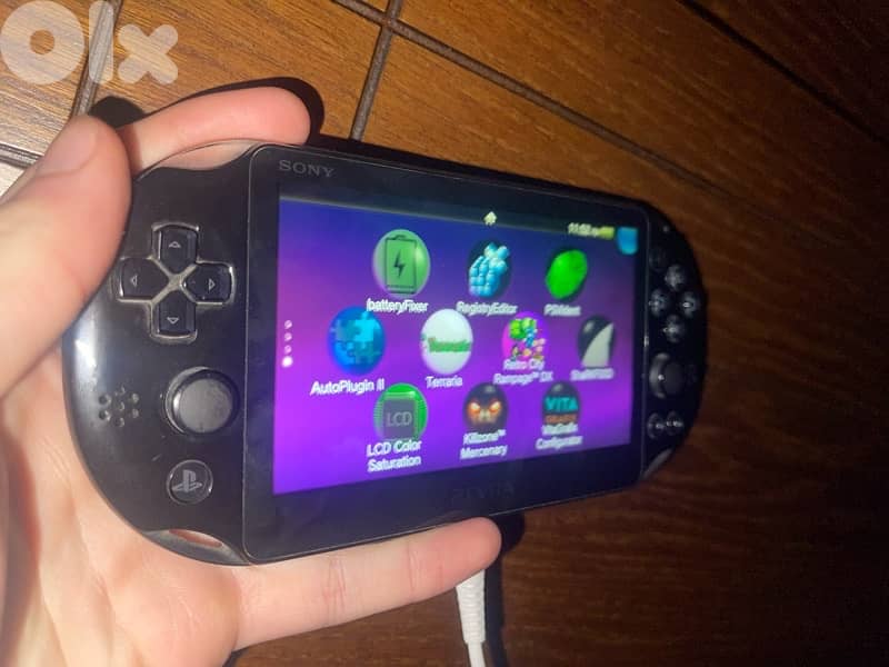 Jailbreaked Hacked PsVita v2000 (Slim) 5