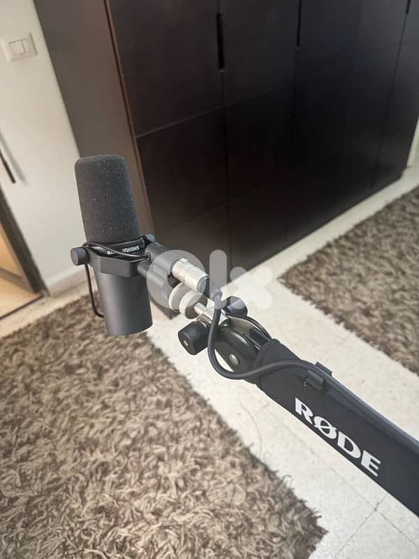 Shure SM7B + Rode PSA1 Pod Mic Stand 1
