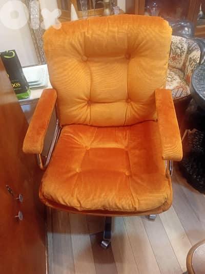 كرسي مكتب قطعة خمسينات مميزة