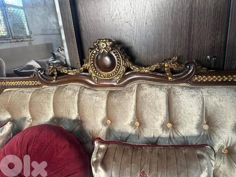 طقم كنبايات حفر ملكي خشب زان مع طاولة 5