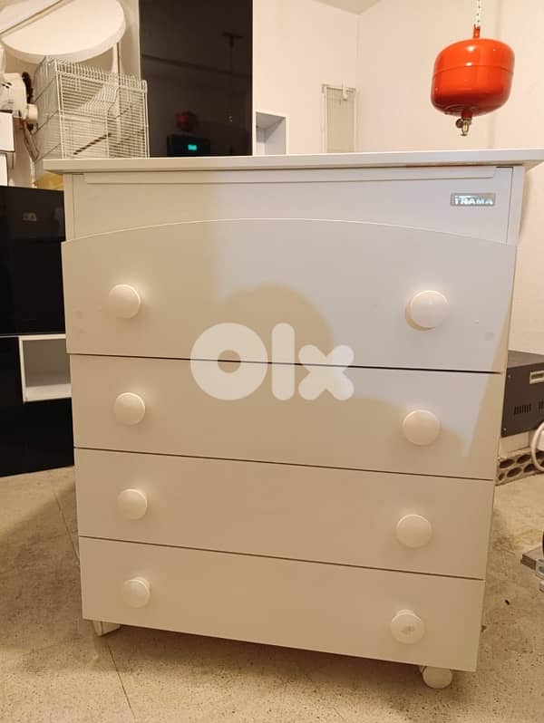 Baby station with drawers & bathtub 1