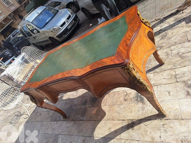 مكتب انتيك فخم جدا ومميز وجه جلد من الروائع خشب جوز مع برونز desk 1