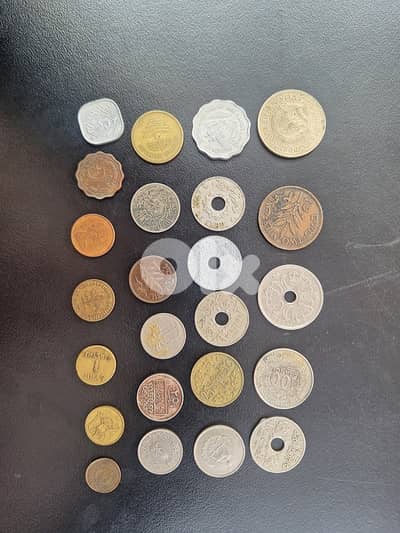 عملات معدنية للبيع وماوس اوميغا قديمة مع علبتها بحالة جيدة