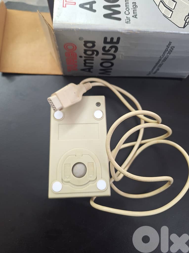 عملات معدنية للبيع وماوس اوميغا قديمة مع علبتها بحالة جيدة 5