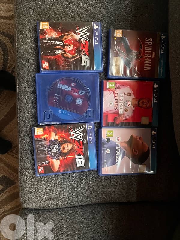 PS4 Gaming Console + Games/Controller 2