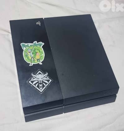 PS4 + 2 controllers + games