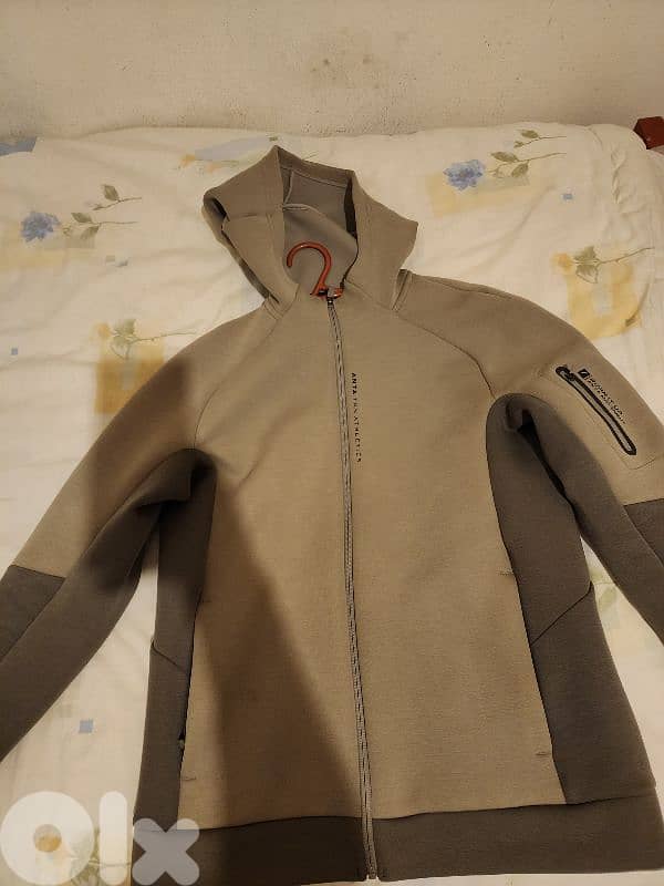 jacket anta size M betlbis L mawjode 3endi new ba3da jebta men mike 2